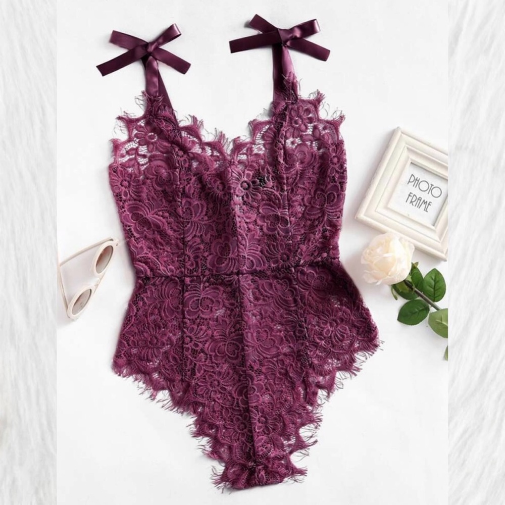 SHEIN Ribbon Tie Shoulder Floral Lace Lingerie